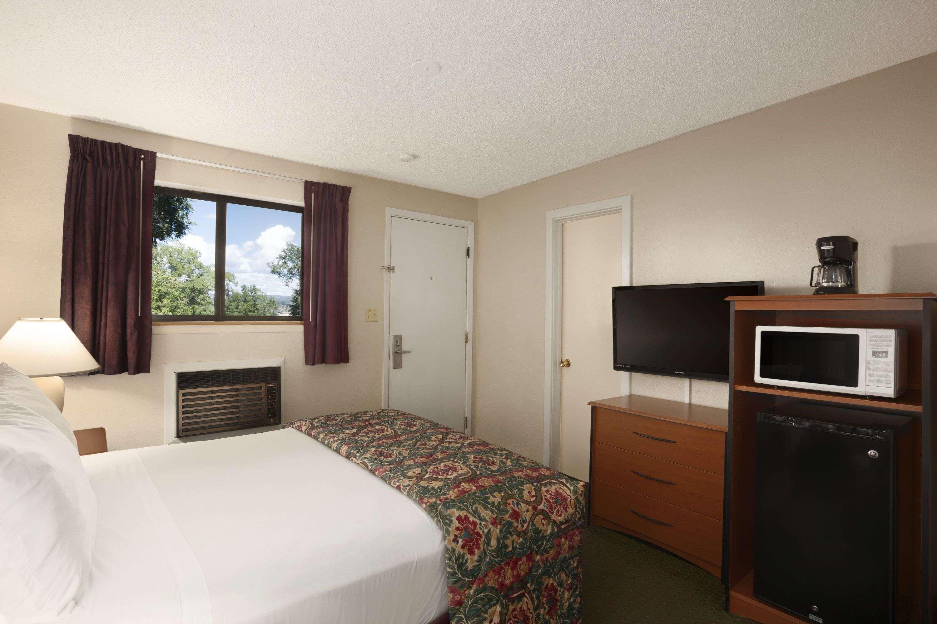 Days Inn By Wyndham Cortez Eksteriør billede